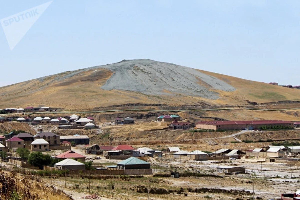 XƏBƏRDARLIQ: Bəzi yaşayış evləri vulkanlara yaxınlaşır