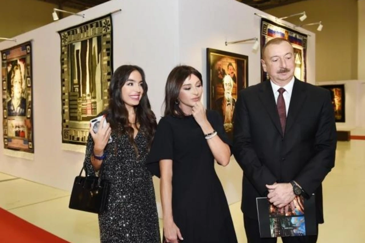Prezident və Birinci xanım sərgidə - FOTO