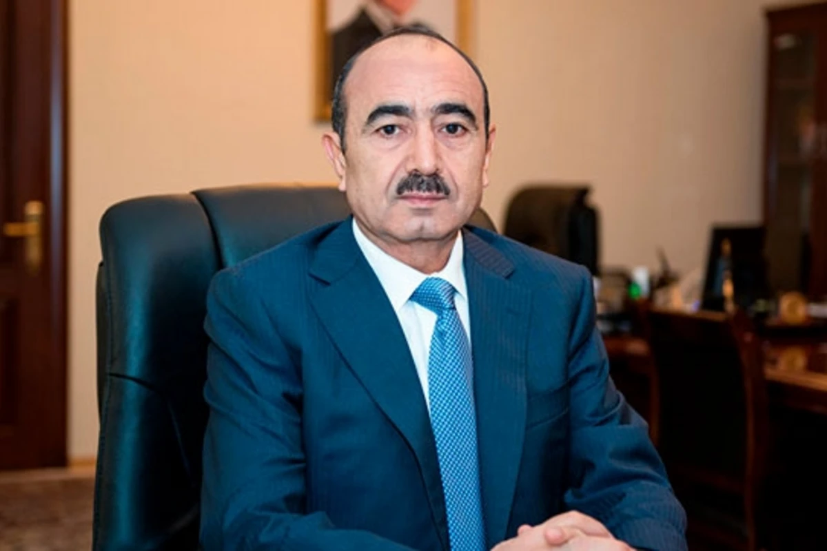 Əli Həsənov: Bu, növbəti ucuz şoudur