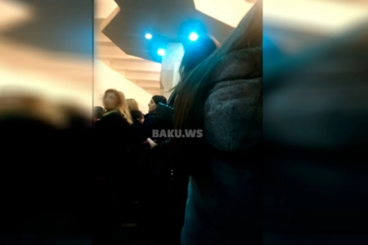 Тревожные моменты в бакинском метро: пассажиры эвакуированы - ВИДЕО