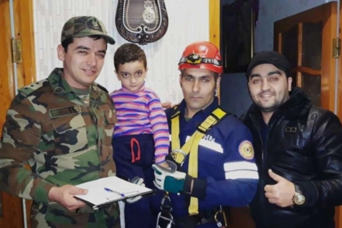 Yeni il ərəfəsində Azərbaycanda Evdə tək filminin senarisi yaşandı (FOTO)