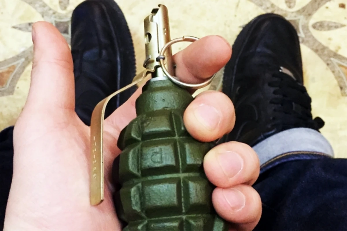 Azərbaycanda DƏHŞƏT– Müəllim özünü liseydə qumbara ilə partlatdı - FOTO