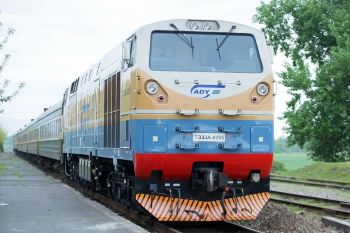 Запускается скоростной поезд по маршруту Баку-Гянджа Запускается скоростной поезд по маршруту Баку-Гянджа