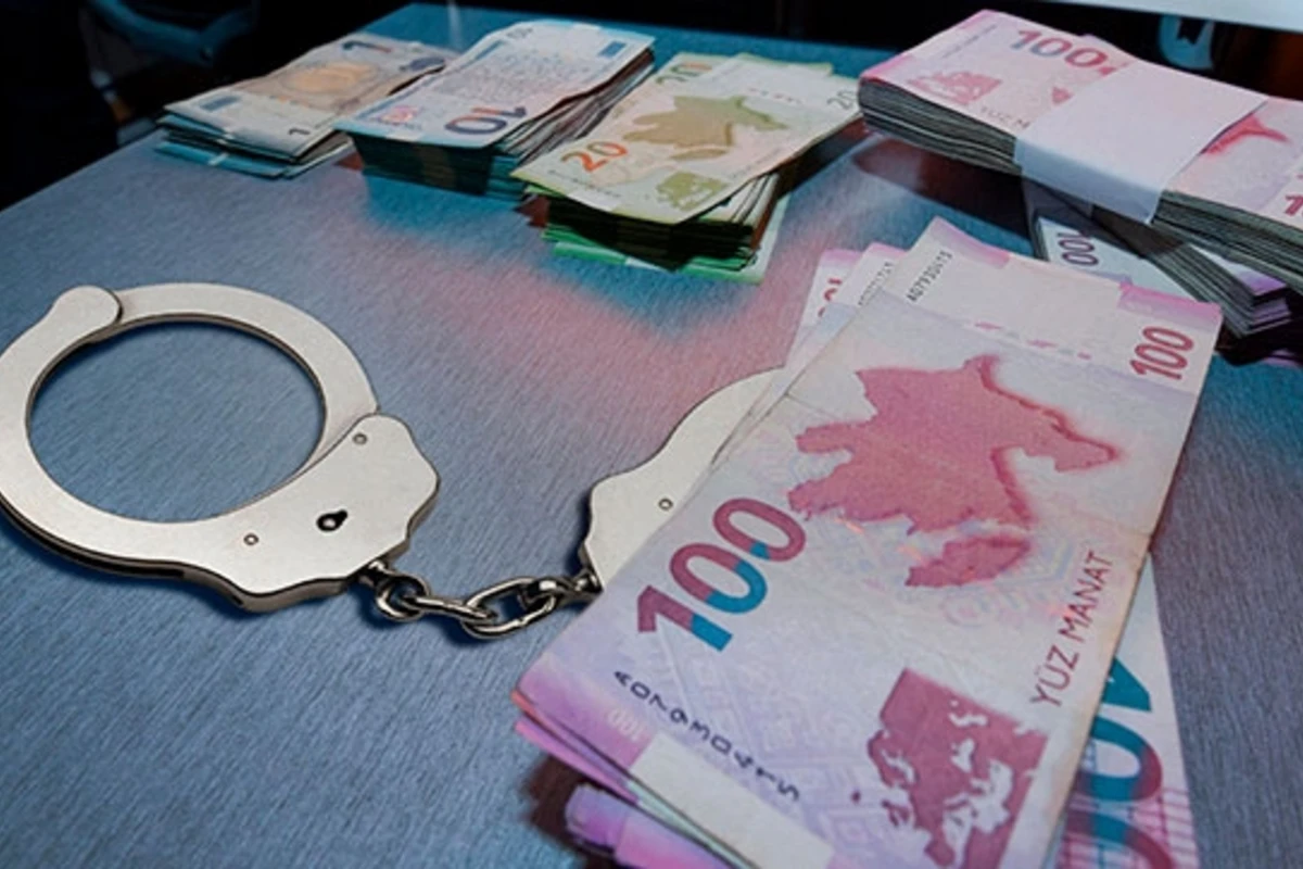 İşlədiyi şirkətdən 1 milyon oğurladı, 400 minini “saxta polislər” əlindən aldı (FOTO) İşlədiyi şirkətdən 1 milyon oğurladı, 400 minini “saxta polislər” əlindən aldı (FOTO)