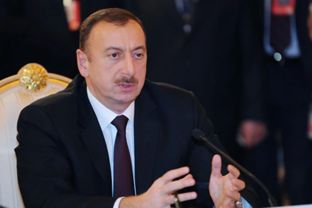 Ильхам Алиев объявил 2019 год в Азербайджане Годом Насими