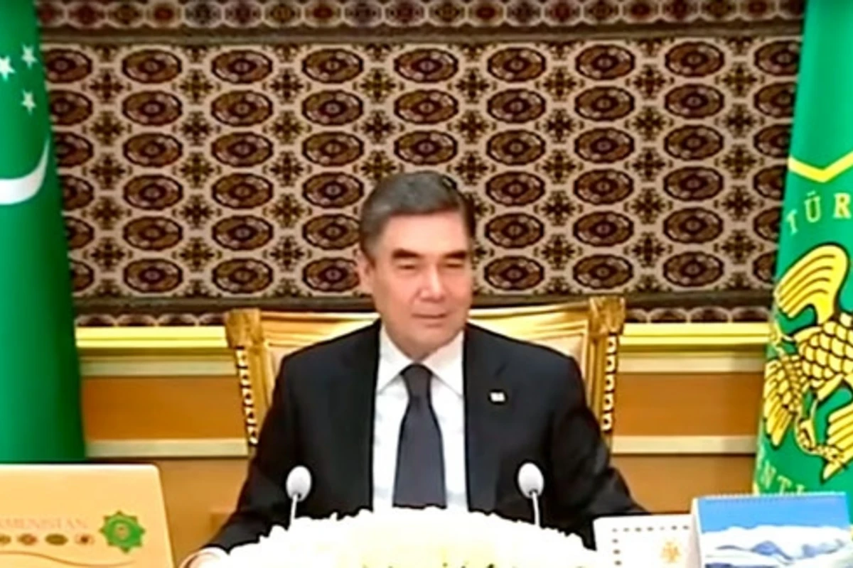 Президент Туркменистана прочитал министрам свои стихи - ВИДЕО