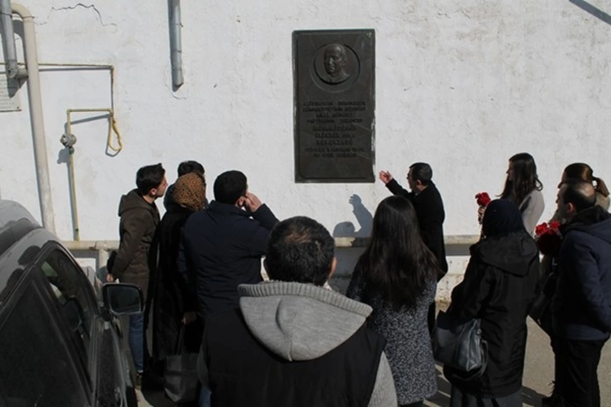 M.Ə.Rəsulzadənin barelyefini oğurlayan şəxs tutuldu