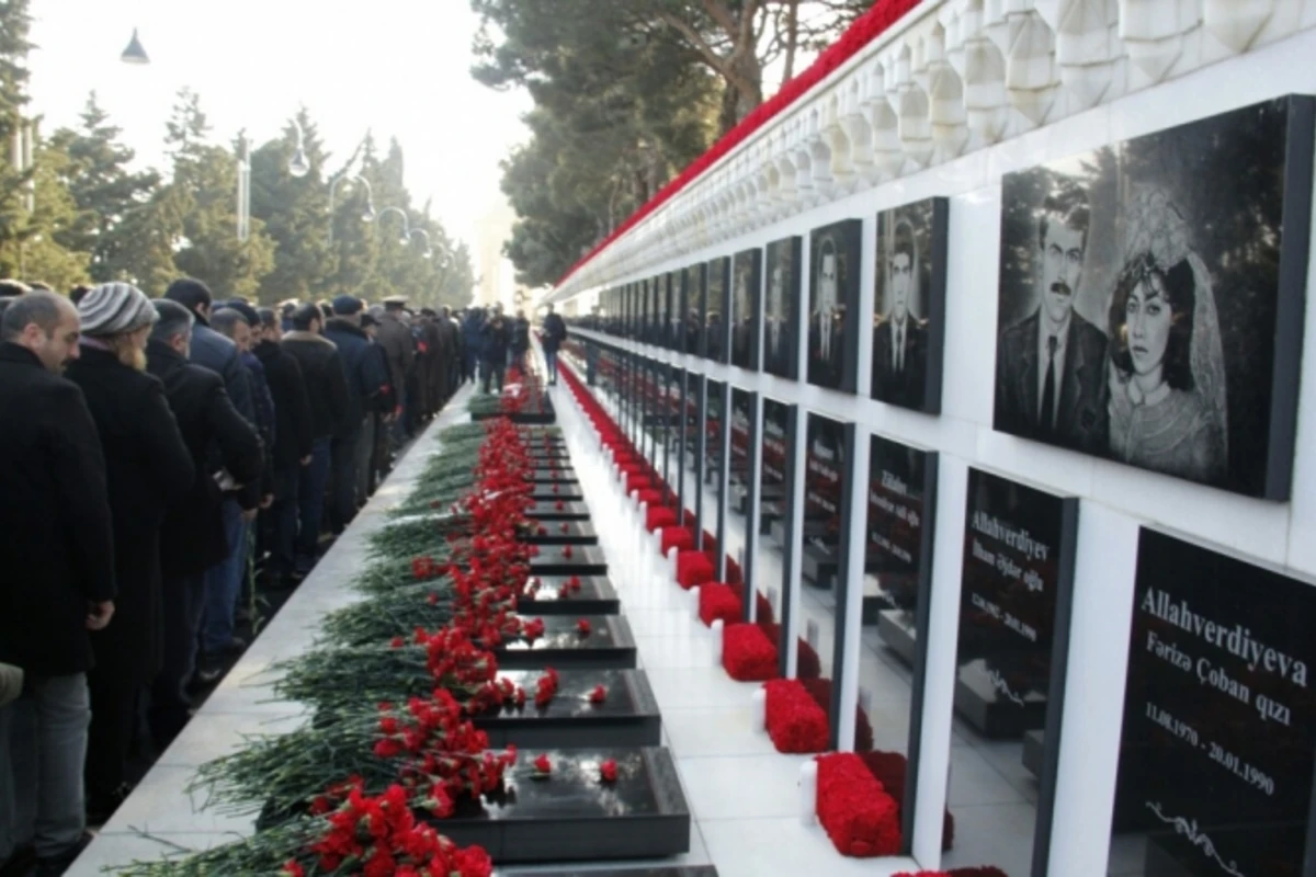 Azərbaycan xalqı 20 Yanvar şəhidlərinin xatirəsini ehtiramla anır (FOTO)