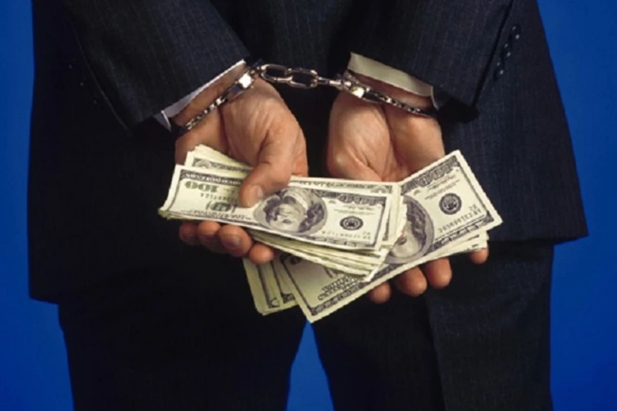 Bakıda usta işlədiyi evdən 5700 ABŞ dolları oğurlayıb Bakıda usta işlədiyi evdən 5700 ABŞ dolları oğurlayıb