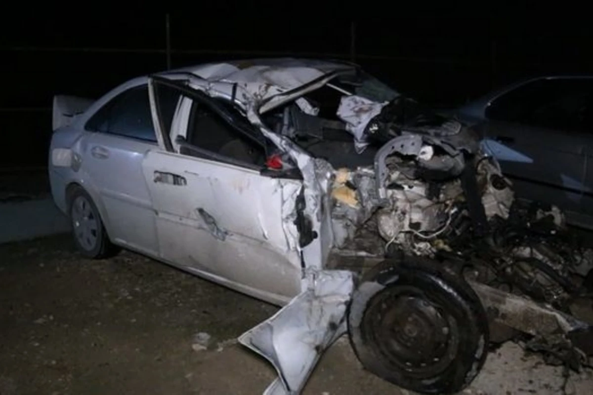 ДТП в Баку: автомобиль разорвало на две части - ВИДЕО