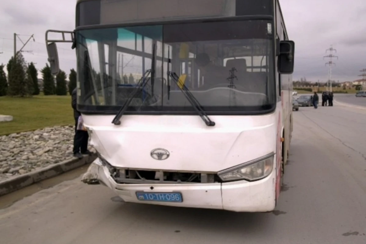 Avtobus qəzasında bir nəfər öldü Avtobus qəzasında bir nəfər öldü