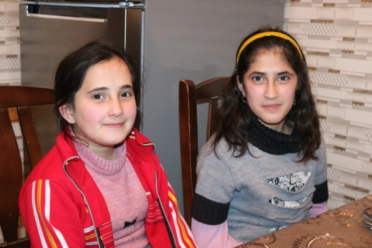 İcra başçısı ölən süpürgəçinin qızları üçün ev tikdirdi - VİDEO,FOTO