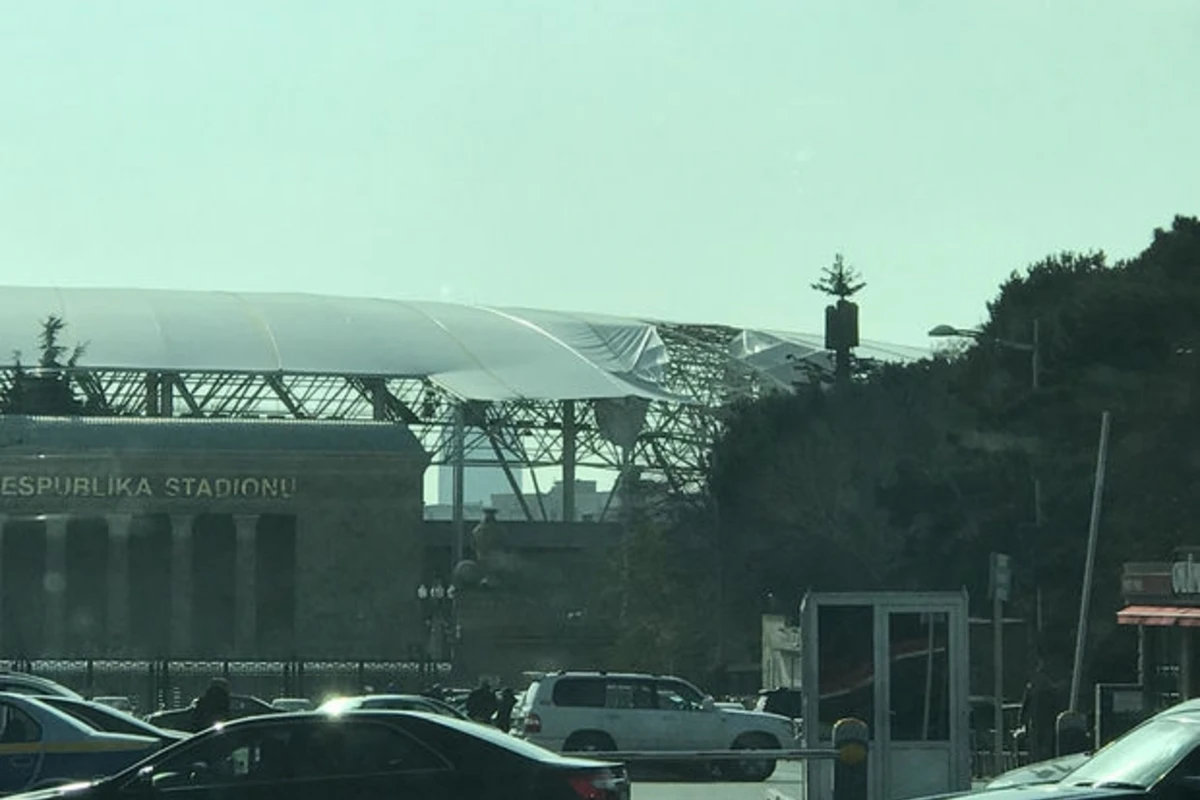 Tofiq Bəhramov adına stadionun damı uçub