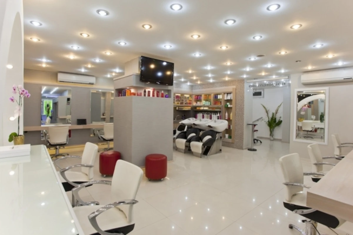 Bakıda gözəllik salonundan 15 min manatlıq saç oğurlandı (VİDEO) Bakıda gözəllik salonundan 15 min manatlıq saç oğurlandı (VİDEO)