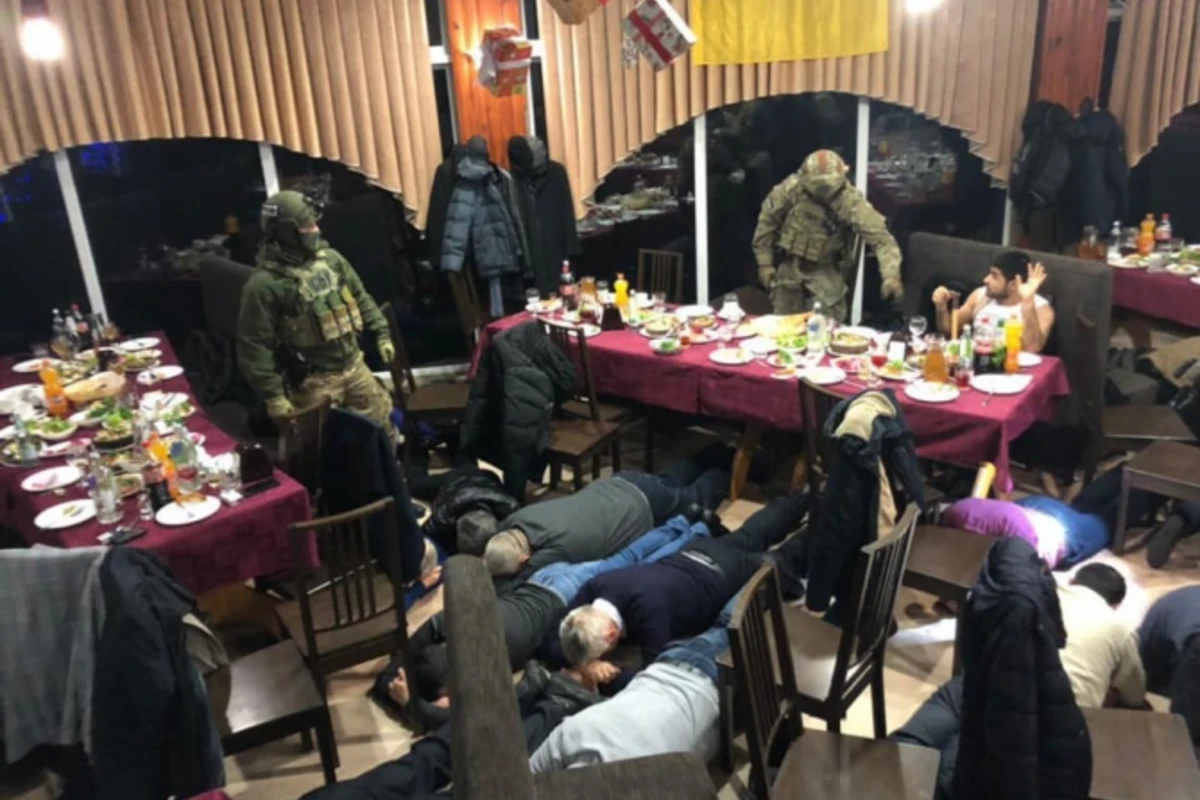 Lotu Qulinin şərəfinə düzənlənmiş məclisə BASQIN - FOTO Lotu Qulinin şərəfinə düzənlənmiş məclisə BASQIN - FOTO