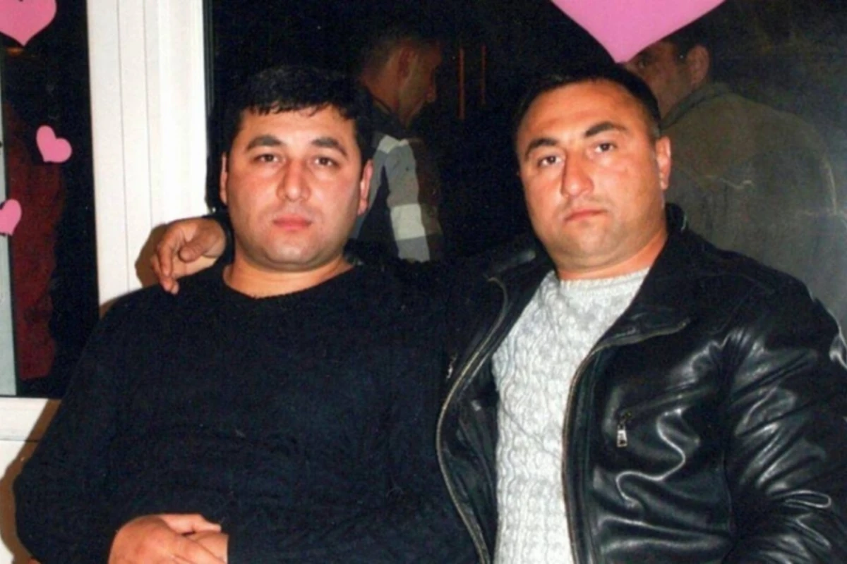 Bir ailəni alovlanan avtomobildən xilas edən azərbaycanlı qardaşlar təltif olundular - FOTO+VİDEO Bir ailəni alovlanan avtomobildən xilas edən azərbaycanlı qardaşlar təltif olundular - FOTO+VİDEO