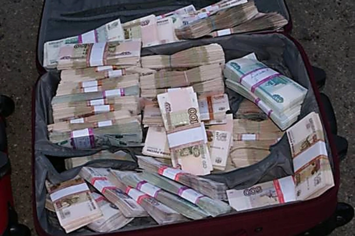 Çantadakı 30 milyon kimin idi? - Saxlanılan şəxs suala cavab verə bilmir Çantadakı 30 milyon kimin idi? - Saxlanılan şəxs suala cavab verə bilmir