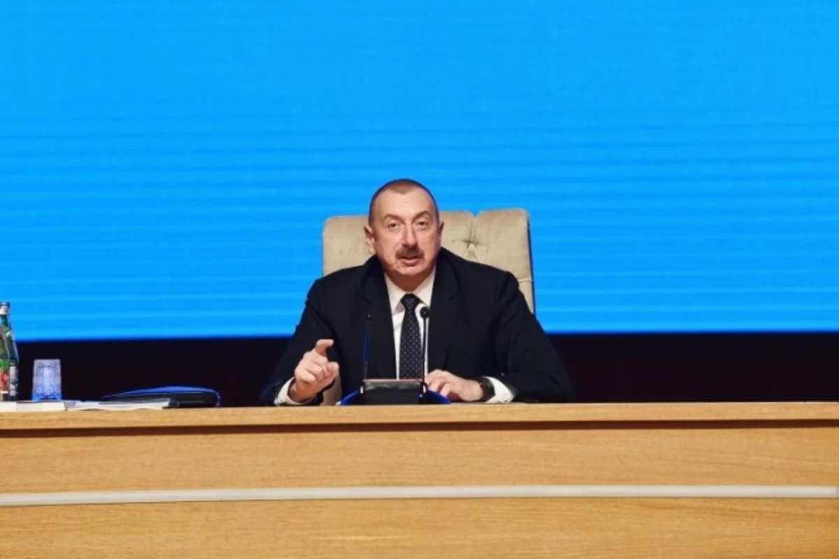 Prezidentdən məmurlara sərt tənbeh - “Problemləri həll edə bilmirlərsə...” (VİDEO) Prezidentdən məmurlara sərt tənbeh - “Problemləri həll edə bilmirlərsə...” (VİDEO)