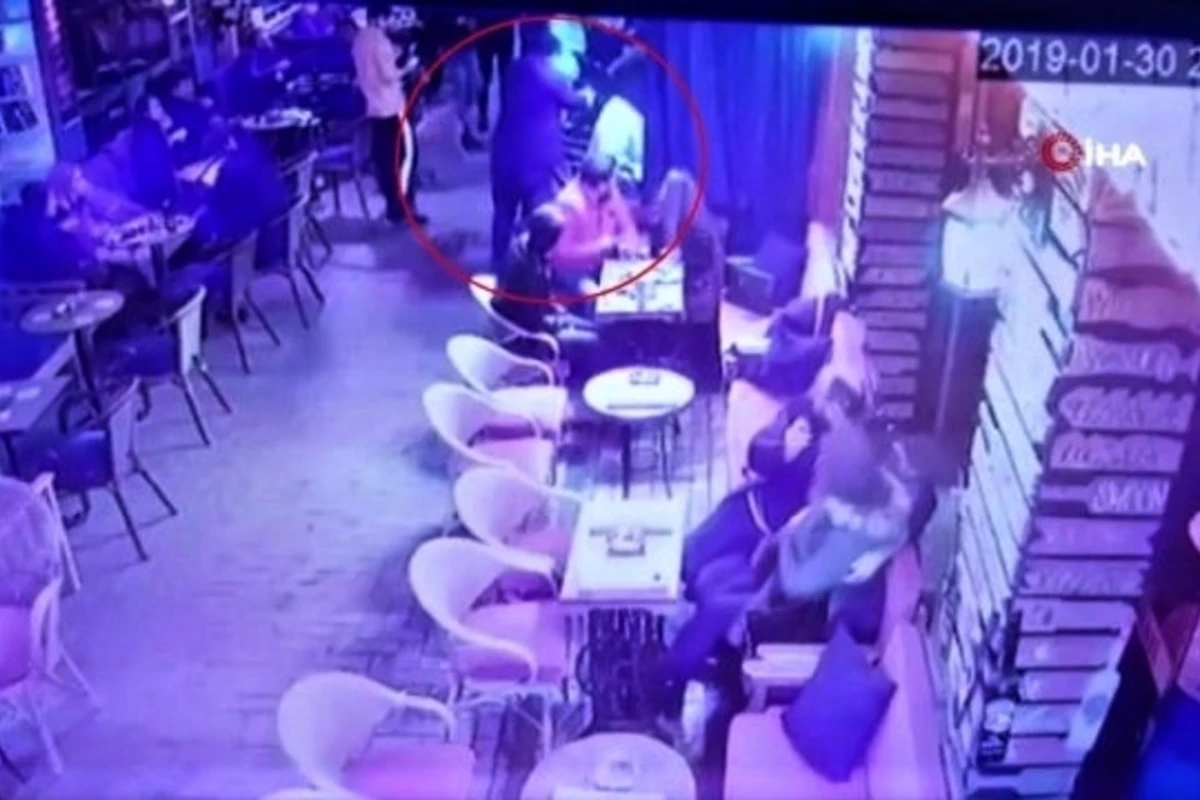 Зайдя в ресторан, мужчина убил возлюбленную и застрелился сам – ШОКИРУЮЩЕЕ ВИДЕО