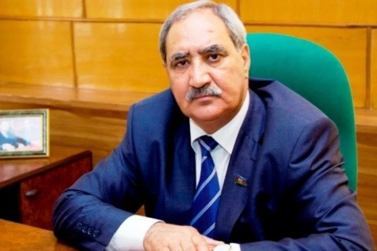 Deputat komitə sədrini minlərlə insanı işsiz qoymaqda günahlandırdı