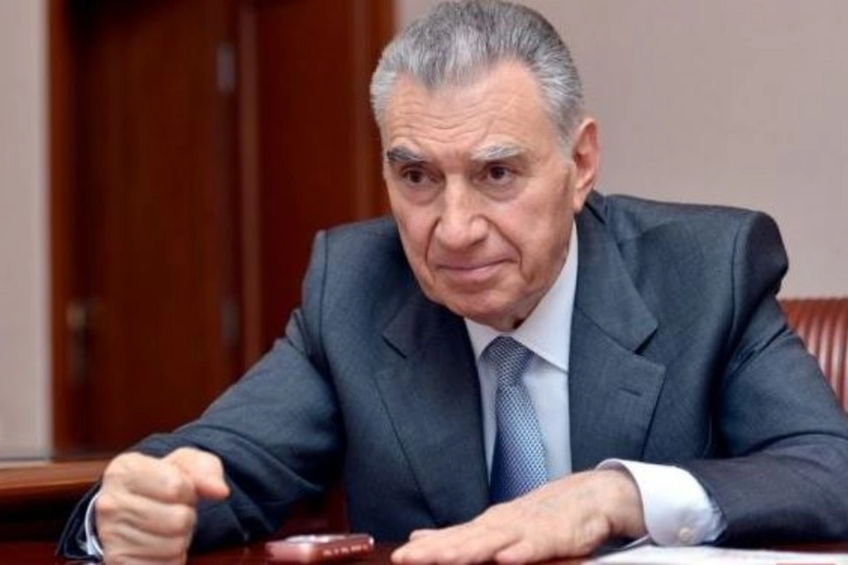 Əli Həsənovun köməkçisindən nəvəsinin törətdiyi qəza xərcləri ilə bağlı açıqlama