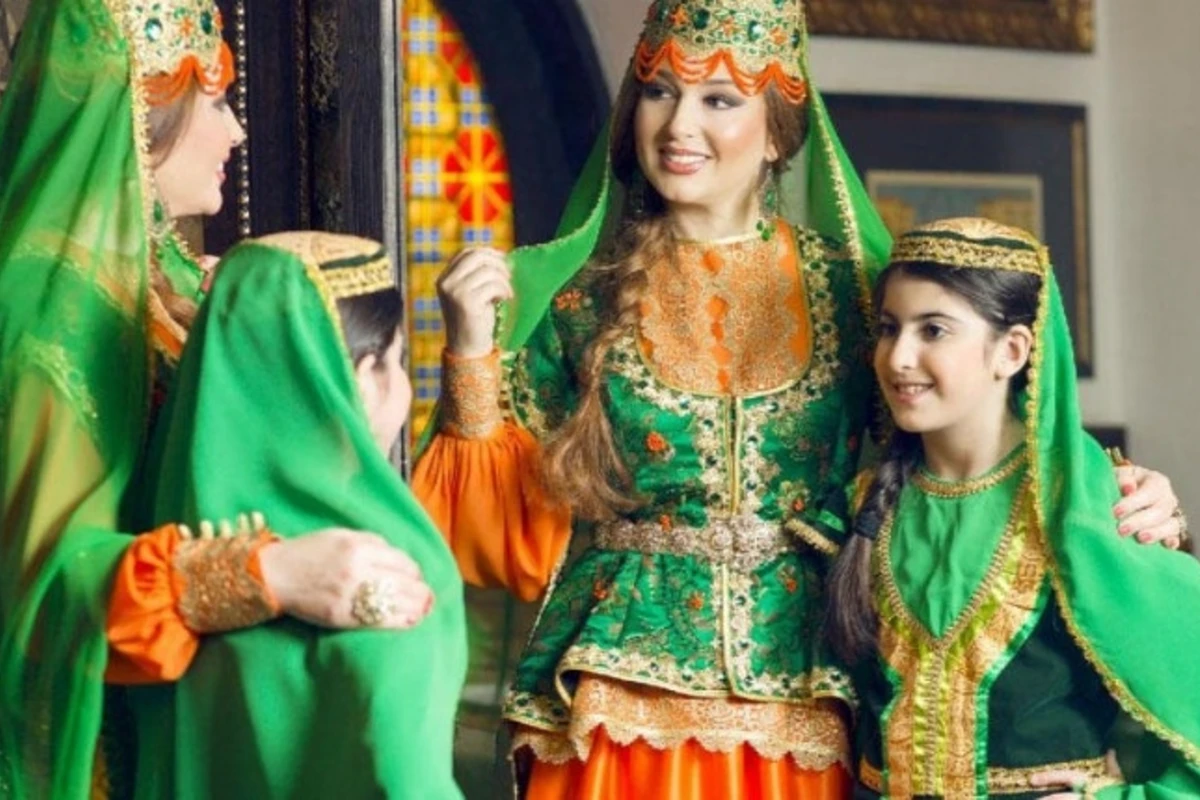 İran istifadəçiləri Azərbaycanın milli geyiminə göz dikdi - FOTOLAR