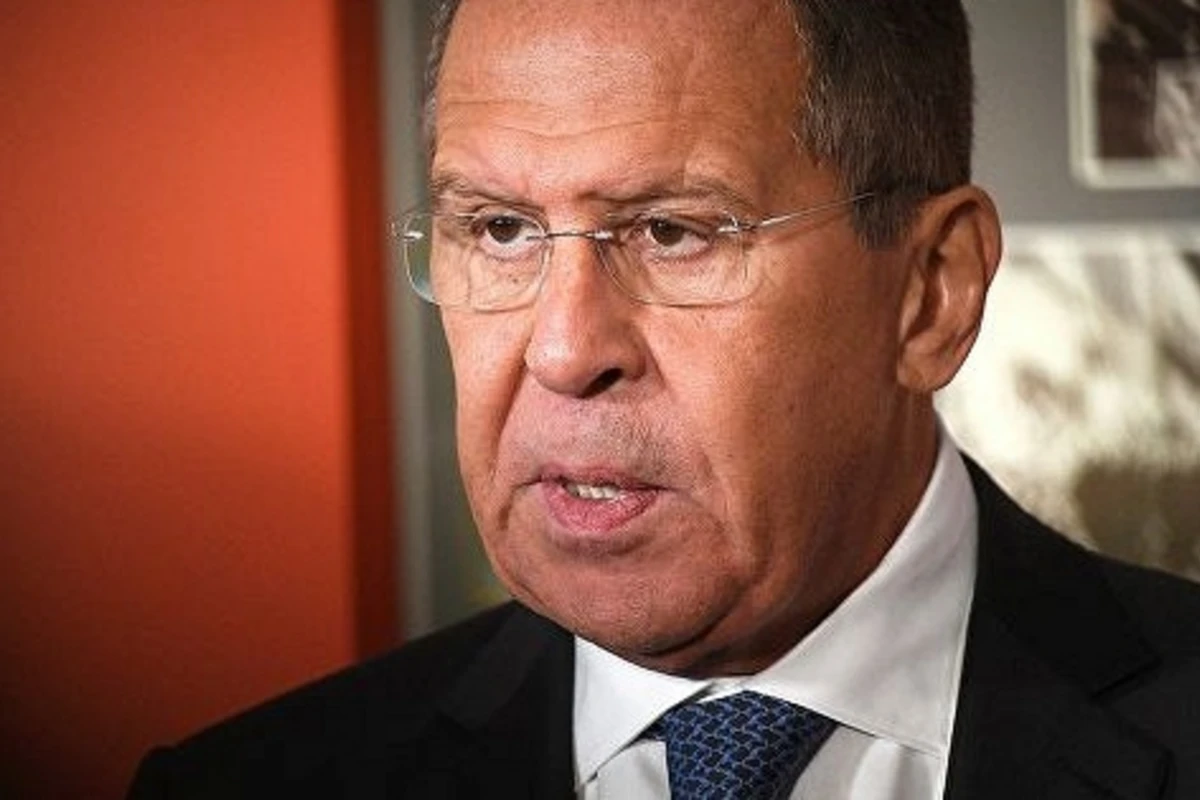 Лавров сделал секретарше необычный подарок