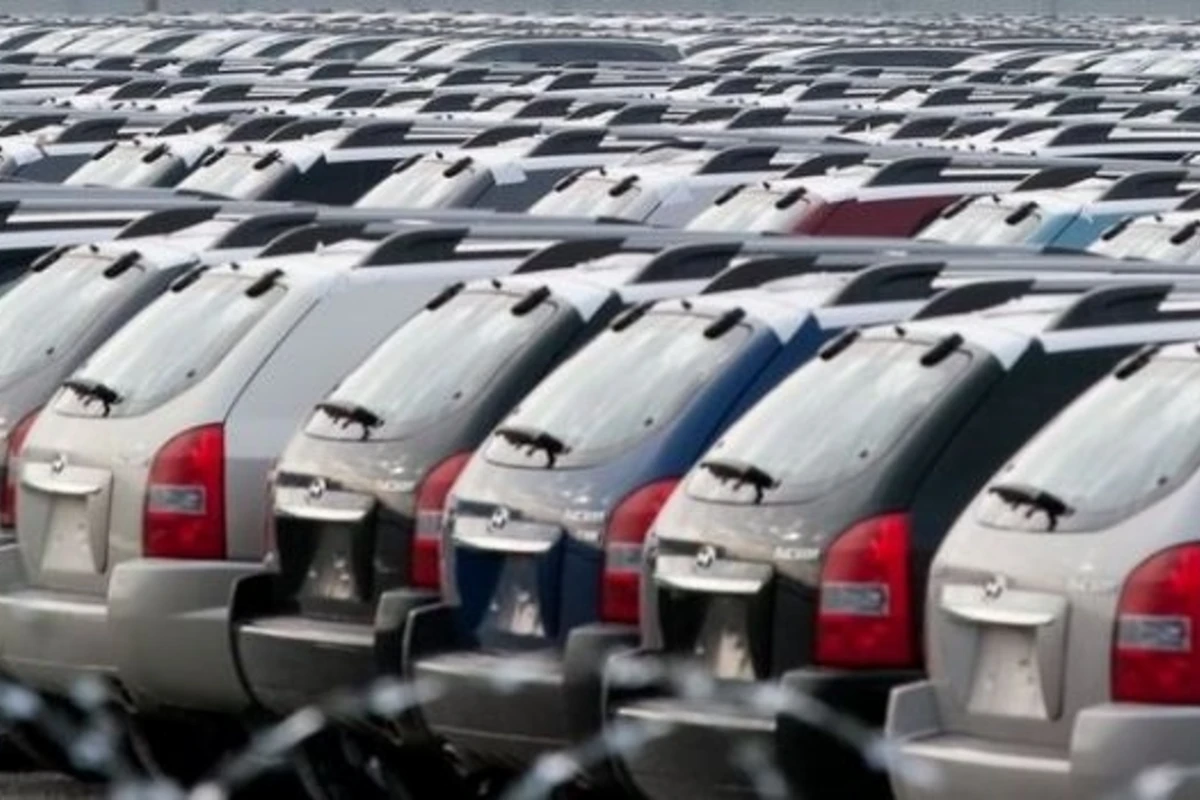 Dövlətə məxsus avtomobillər hərraca çıxarıldı - Nissan, Kia, Toyota - 1400 AZN-dən...