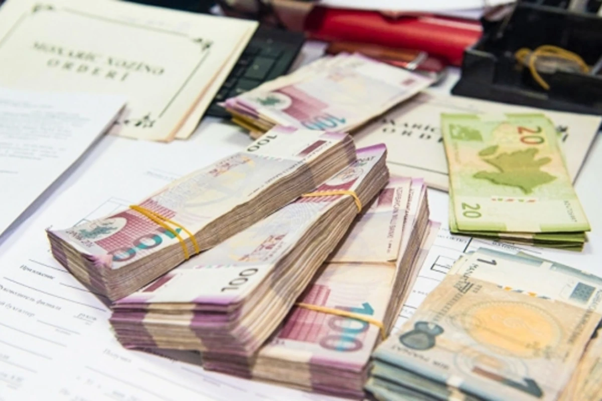 Ölkədən 5.5 milyard manat çıxaran şəxs: 700 manat maaş alırdım Ölkədən 5.5 milyard manat çıxaran şəxs: 700 manat maaş alırdım