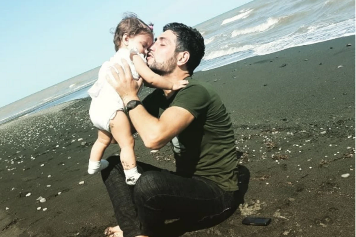 Azərbaycanda bir uşaq atası böyrəyini satışa çıxardı - FOTO Azərbaycanda bir uşaq atası böyrəyini satışa çıxardı - FOTO