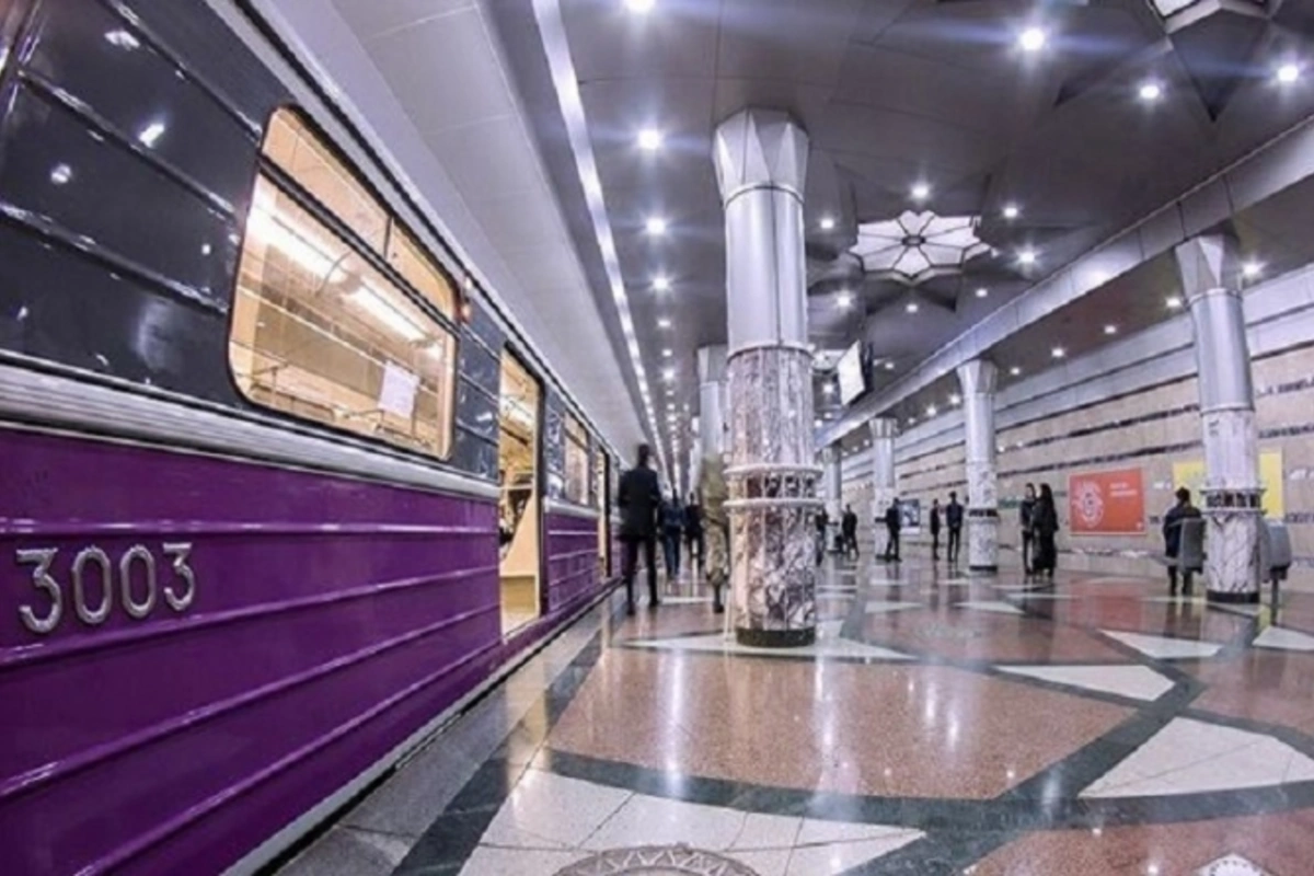 Bakı metrosunda qan düşdü: Adamı vurub qaçdı - VİDEO