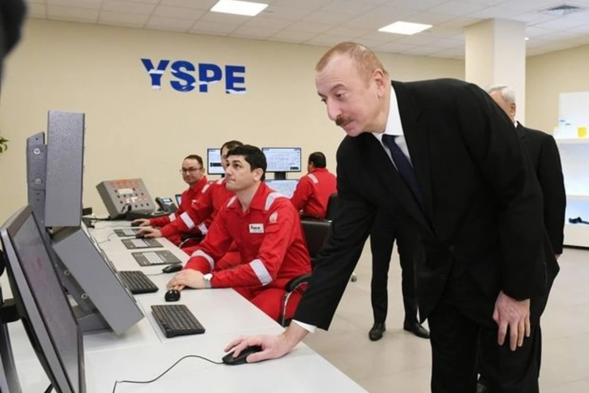 Ильхам Алиев на открытии завода