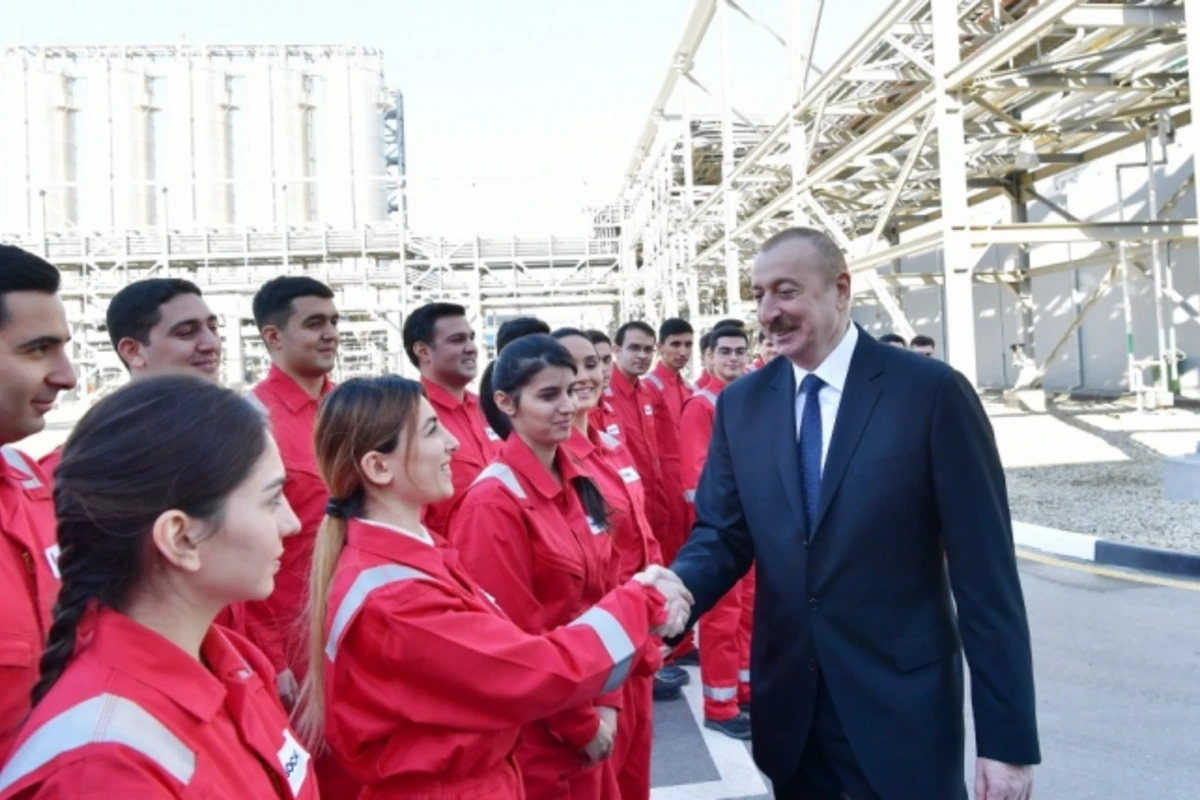 Prezident: “Orta əməkhaqqı çox yüksəkdir, siz buna layiqsiniz” Prezident: “Orta əməkhaqqı çox yüksəkdir, siz buna layiqsiniz”
