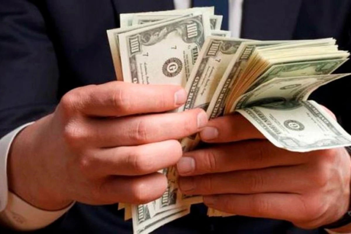 Dolların bu günə olan məzənnəsi
