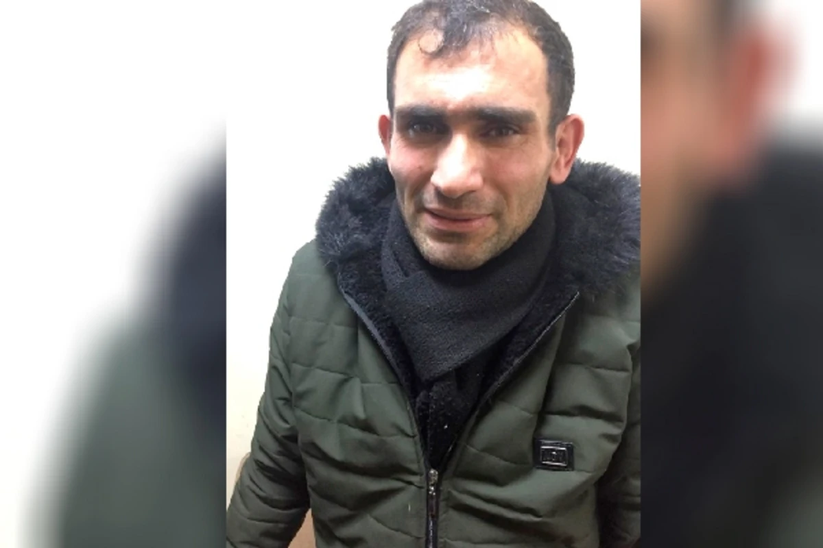 Bakı metrosunda azyaşlı qıza qarşı iyrənc hərəkət edən şəxs tutuldu – FOTO Bakı metrosunda azyaşlı qıza qarşı iyrənc hərəkət edən şəxs tutuldu – FOTO