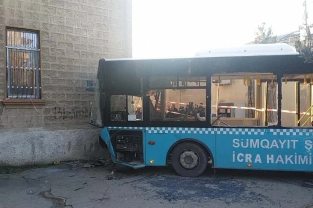 SON DƏQİQƏ: Sumqayıtda avtobus qəzaya uğradı - 30-dan çox yaralı var - VİDEO/FOTO