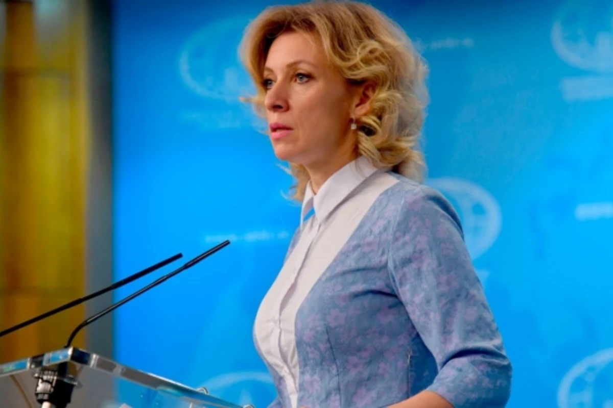 Zaxarova azərbaycanlı jurnalistin sözünü kəsdi: Bir dəqiqə dayanın. Nə əlaqə var? - VİDEO