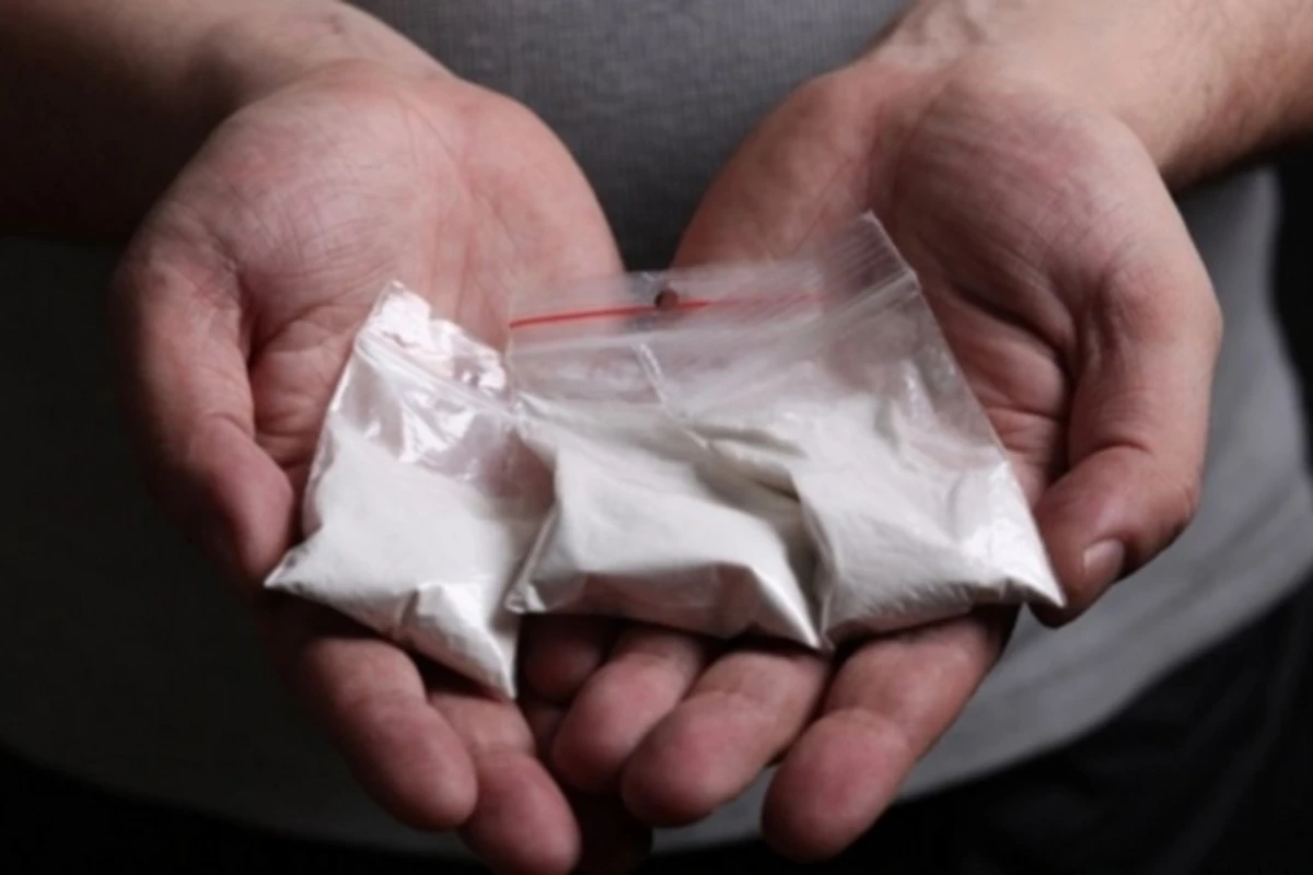 Bakıda məhbus əri ilə görüşə gələn qadının alt paltarından heroin çıxdı Bakıda məhbus əri ilə görüşə gələn qadının alt paltarından heroin çıxdı