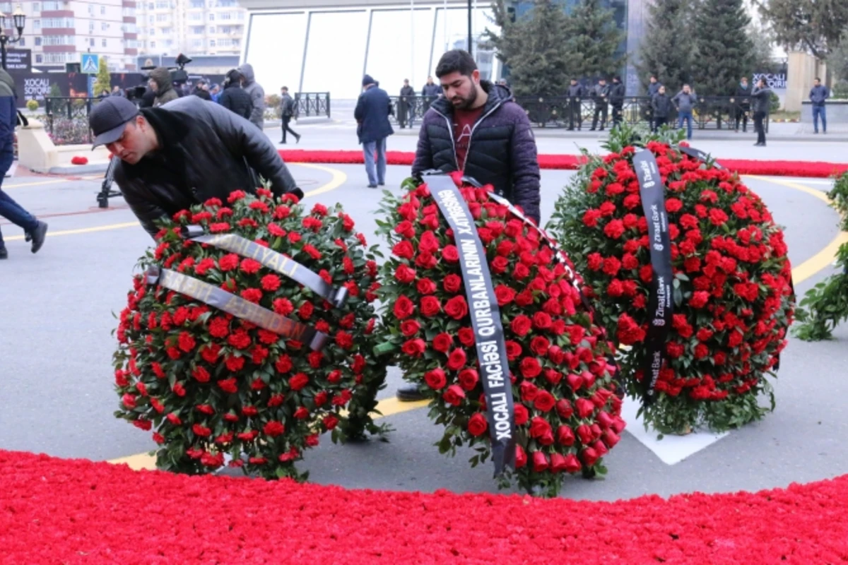 Səhliyalı şirkətinin əməkdaşları Ana harayı abidəsini ziyarət edib