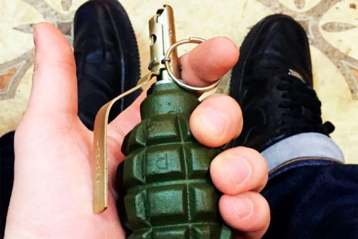 İşdən qovulan şöbə müdiri direktorun otağına qumbara atdı - AZƏRBAYCANDA ŞOK OLAY