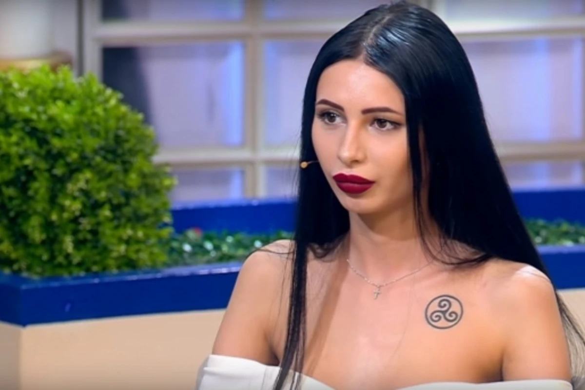 Курьез на передаче: блогерша не смогла выговорить слово азербайджанец - ВИДЕО