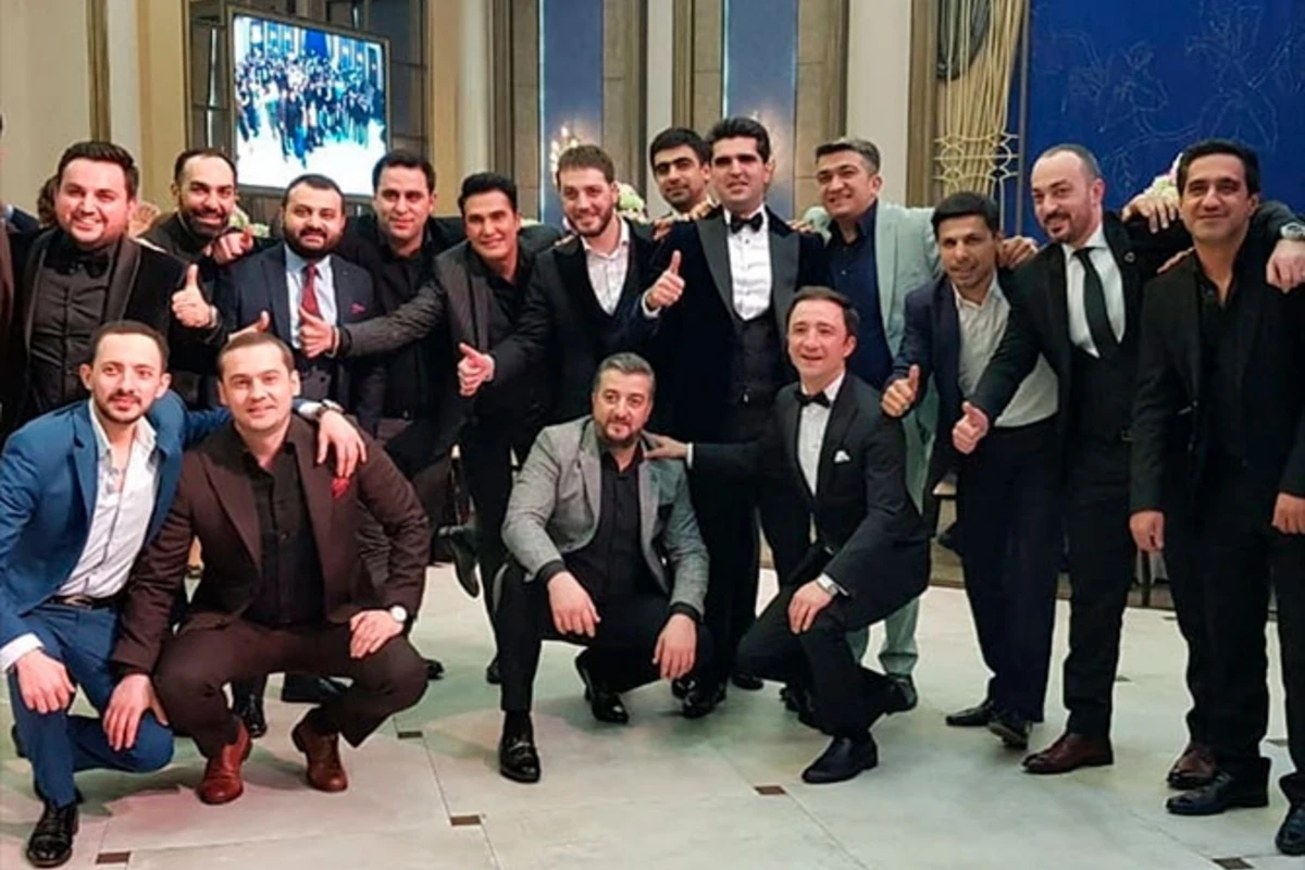 Şou əhli onun toyuna yığışdı - FOTOLAR Şou əhli onun toyuna yığışdı - FOTOLAR