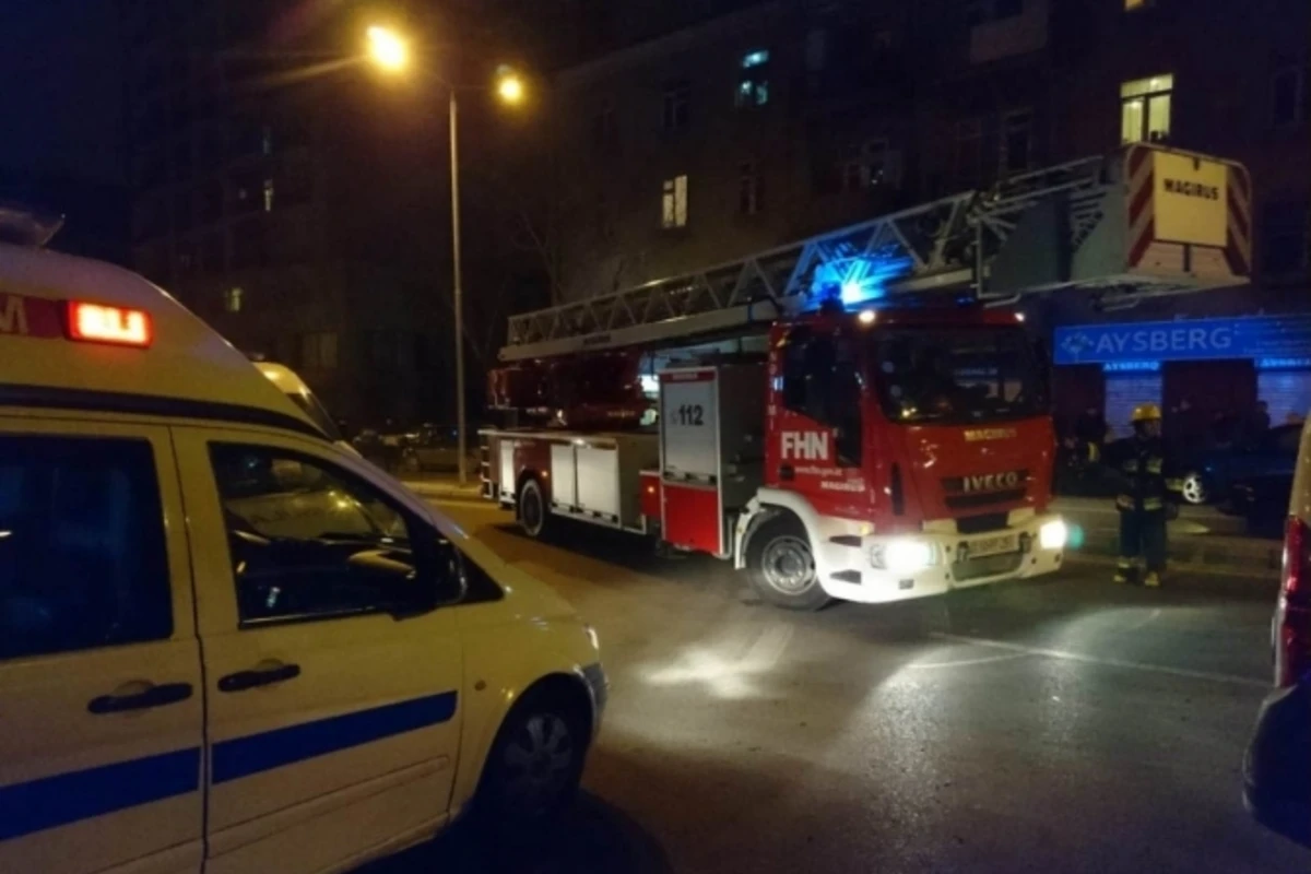 Пожар в одном из общежитий Баку, есть погибшие - ВИДЕО