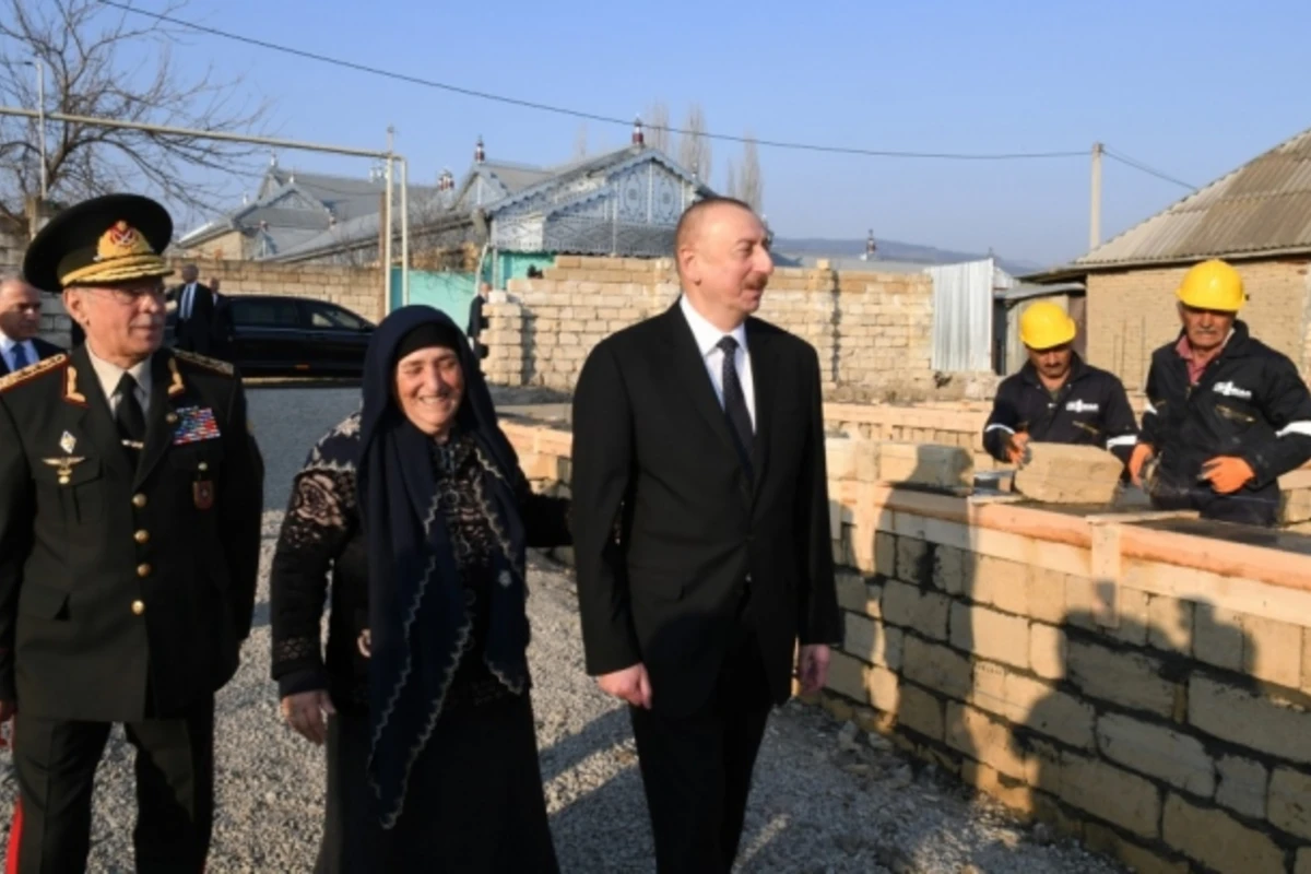 İlham Əliyev vətəndaşlarla görüşdü və onların problemlərini dinlədi – FOTO İlham Əliyev vətəndaşlarla görüşdü və onların problemlərini dinlədi – FOTO