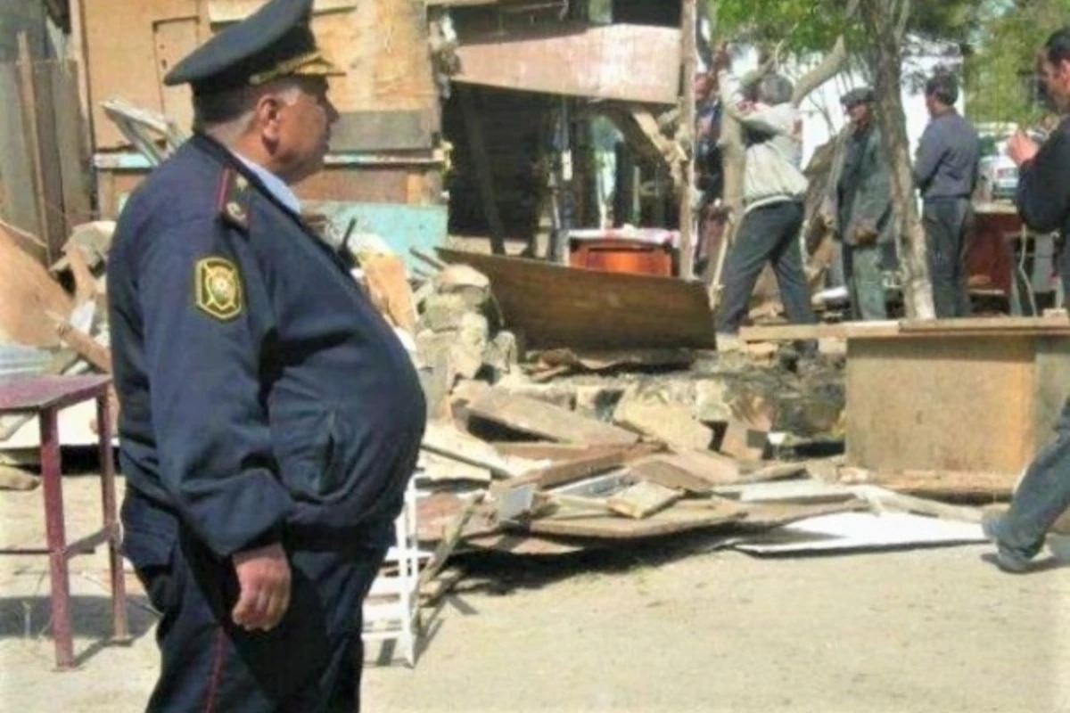 Bölmə rəisi və iki polis əməkdaşı kök olduqları üçün işdən çıxarıldı