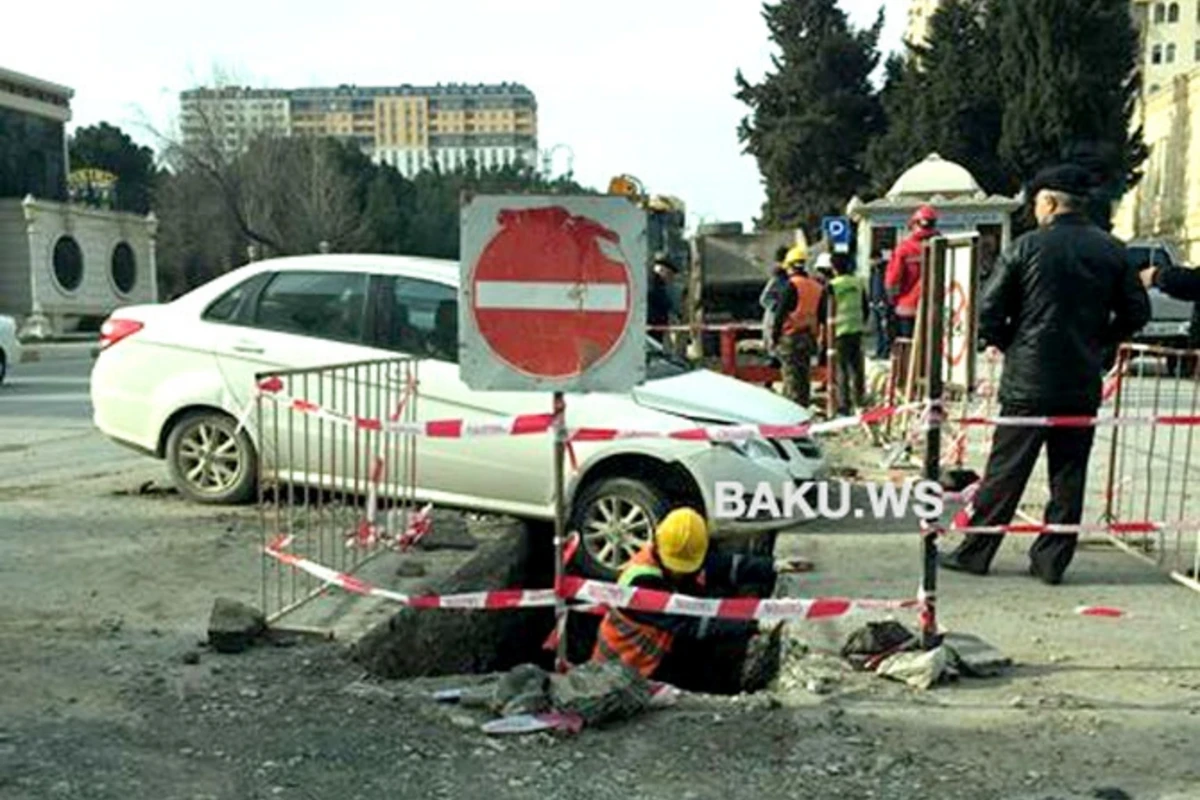 Maşın Azərsunun qazdığı quyuya düşdü – FOTO