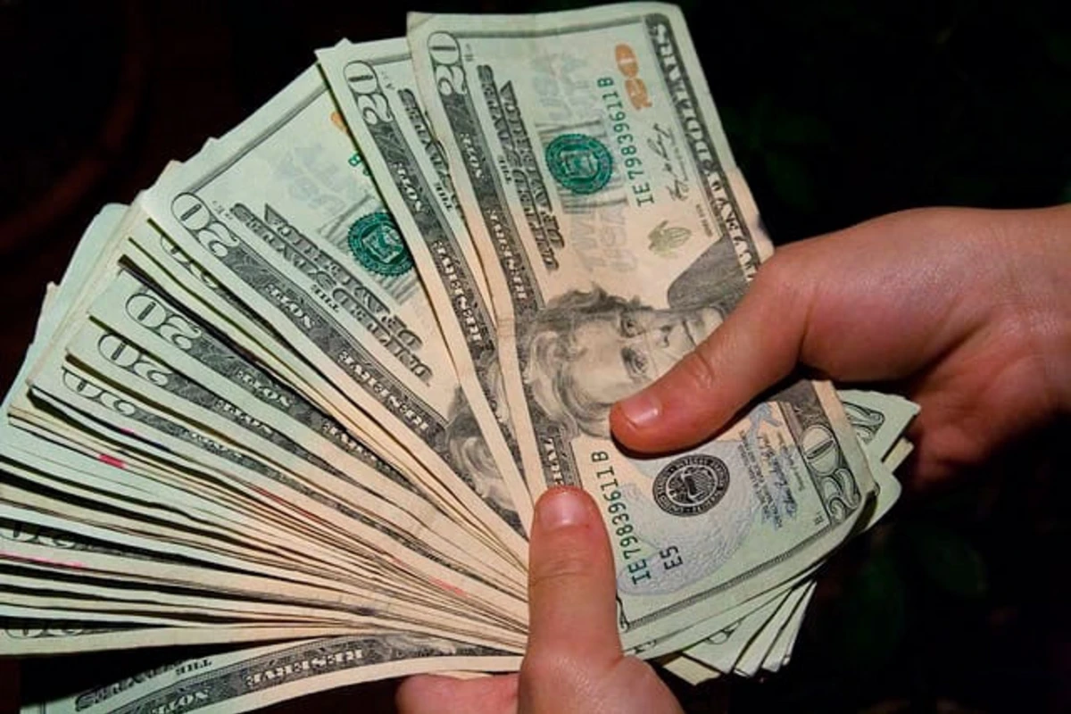 Dolların sabaha olan məzənnəsi Dolların sabaha olan məzənnəsi