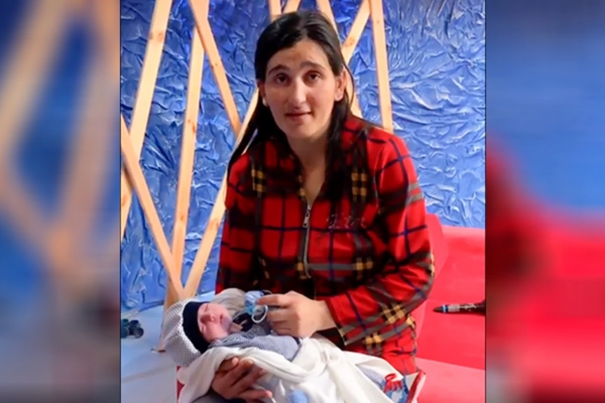 10 günlük Körpəsini atan ananın YALANLARI üzə çıxdı - Uşağın atası... (VİDEO) 10 günlük Körpəsini atan ananın YALANLARI üzə çıxdı - Uşağın atası... (VİDEO)