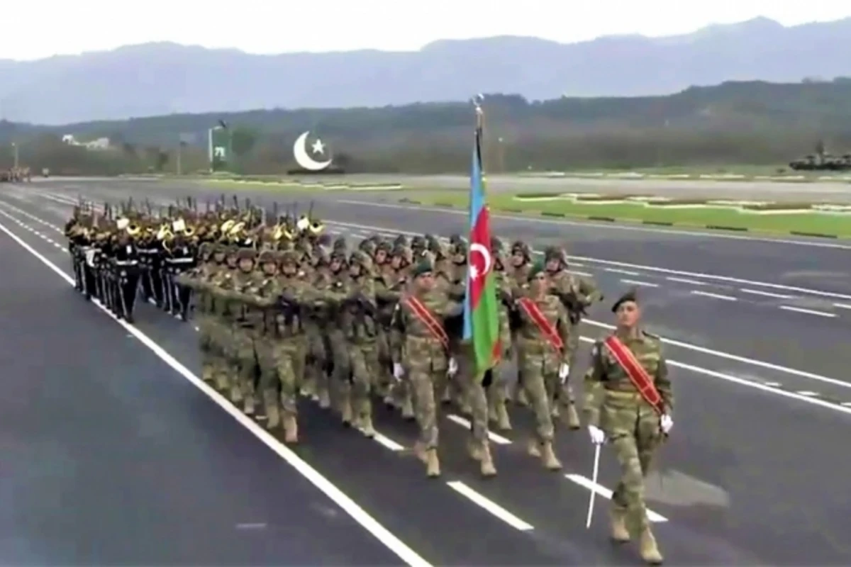 Pakistanda Ordumuzu görən hər kəs alqışladı - Yaşasın Azərbaycan səsləndi (VİDEO)