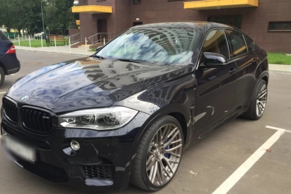 У безработного угнали BMW за 215 тысяч манатов